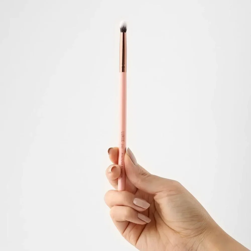 5/$25💜 Luxie 243 Rose Gold Precision Blender Brush